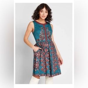 ModCloth “A Conversation Masterpiece” A-Line Dress - Size 4